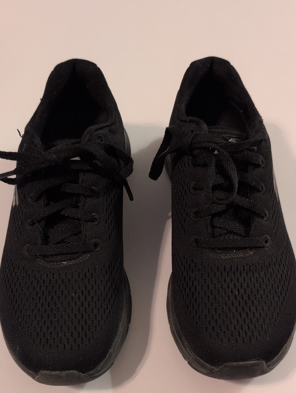 Women's Sketchers Black Lightweight Knit Athletic Sz 6